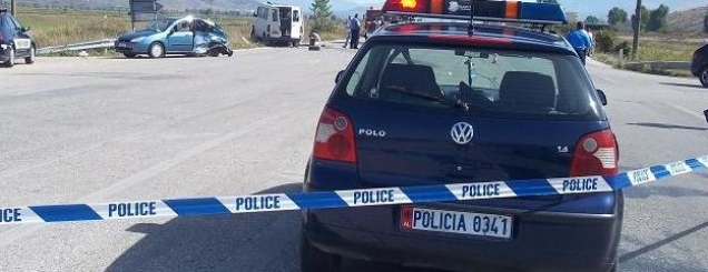 Konispol, del makina nga rruga<br />nga shpejtësia, vdes shoferi