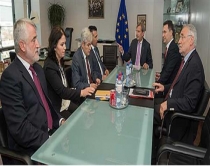 Kriza në Maqedoni, përfundojnë pa <br />sukses negociatat, Hahn i zhgënjye