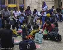 Fotolajm/ Itali, qindra emigrantë të<br />bllokuar, ja si ja dalin të 