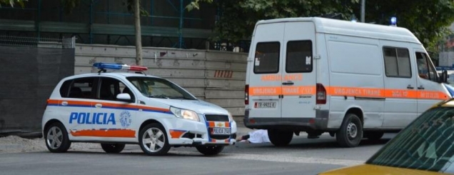 Hidhet nga vinçi, gjermani erdhi <br />në Tiranë për të dashurën polake