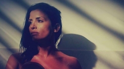 Jonida Maliqi rikthehet p&euml;r fansat<br />ashtu si&ccedil; nuk e keni par&euml; kurr&euml;