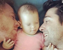 Beteja e çiftit për vogëlushen, nëna<br />surrogato: Nuk e dija që ishin gay!