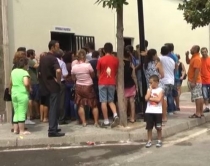 Radhë për pasaportat, qytetarët<br />revoltohen: Nuk po marrim shërbim