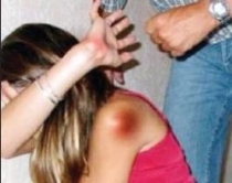 Nuk i mjafton mbrojta e policis&euml;<br />gruaja vet&euml;helmohet me fotoksin&euml;