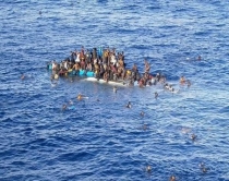 Libi, mbytet anija me emigrant&euml;<br />gjenden trupat e dhjet&euml;ra kufomave