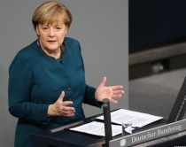 Merkel: Pranojm&euml; vet&euml;m refugjat&euml;<br />do kthejm&euml; emigrant&euml;t ekonomik&euml;