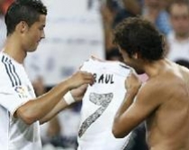 “Çmendet” Ronaldo, thyen Raulin<br />shpartallon Espanjolin me manita