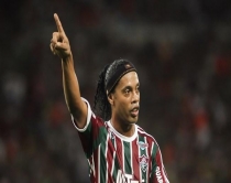 Legjenda Ronaldinho tërhiqet nga<br />futbolli, golat e tij më të mirë (Video)