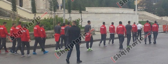 Ekskluzive/ Ekipi serb shëtitje të <br />shkurtër me helikopter mbi kokë