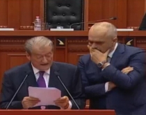 Njer&euml;zit nuk merren m&euml; me<br />Berish&euml;n por vet&euml;m me Ram&euml;n