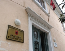 Këshilli Nderakademik për Gjuhën<br />rikthen çështjet e shqipes standarde