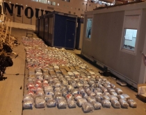 1 ton kanabis n&euml; Portin e Durr&euml;sit<br />Arrestohet i kat&euml;rti, tre n&euml; k&euml;rkim