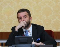 Koha q&euml; ish&shy;-ministrat t&euml; ken&euml; pranga<br />s&rsquo;mund t&euml; na b&euml;jn&euml; m&euml; p&euml;r budallenj!