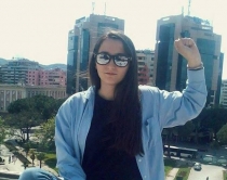 Rr&euml;fimi i vajz&euml;s s&euml; vez&euml;s