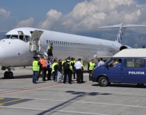 3 në pranga në Rinas, 3600 &euro; <br />turqve për t'i kaluar në Shengen