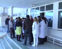 Tepelen&euml;, protestojn&euml; infermier&euml;t<br />e&nbsp;shkarkuar: Reform&euml; e politizua