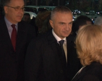 Meta homazhe në Tiranë me<br />ambasadorin francez e gjerman