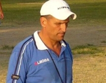 Trajneri mashtroi djemtë se do<br />t'u gjente shtëpi, abuzoi seksualisht