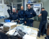 Itali, policia i kontrollon për zinxhirë<br />zbulon marijuanë, në pranga shqiptarët