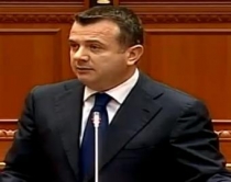 Protesta ceremoni funeb&euml;r p&euml;r<br />d&euml;shtimin e Bash&euml;s n&euml; krye t&euml; PD