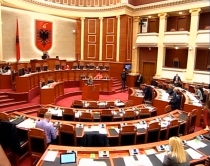 Jo më një tortë për politikanët!