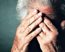 Si u shp&euml;tua jeta e t&euml; moshuar&euml;s<br />nga t&euml; rrahurat e dhunshme t&euml; djalit