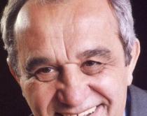 Vepra e Kadares&euml; &euml;sht&euml; e lidhur me eshtrat<br />nervat, muskujt dhe gjakun e Atdheut t&euml; tij