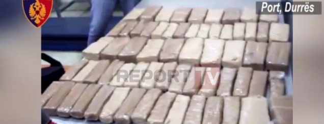 Durrës, si u zbuluan 21 kg kanabis <br />në makinën e vlonjatit, ja  VIDEO