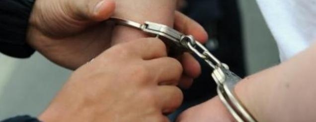 Tiranë, kapet 16-vjeçari, i vuri 20<br />mijë lekë gjobë drejtorit të shkollës