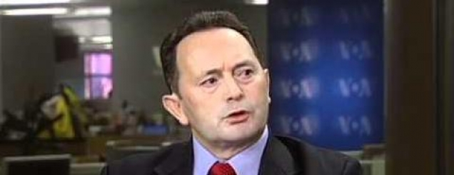 Kёrkojuni falje fёmijёve jo vetёm me<br />fjalё, por me vepra e investime pёr ta