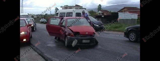 Automjeti humb kontrollin në<br />Krujë, plagosen rëndë tre persona