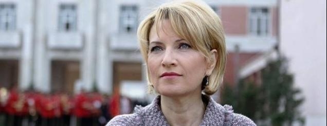 Mos e beso po deshe, Bashkia e<br />djathtë vlerëson ministren e majtë
