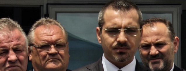 Përgjimet/Tahiri: S'ka pajisje<br />Nishani: Ka, kërcënon sigurinë