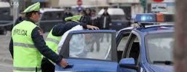 Arrestohen 3 shtetas n&euml; Elbasan<br />kund&euml;rshtojn&euml; dhe godasin policin&nbsp;