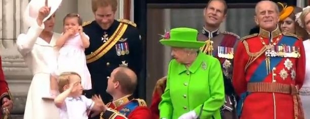 Mbretëresha Elizabeth II qorton<br />Princin William: Ngrihu në këmbë 