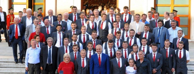 Rama: Bëmë që Europa të<br />ndryshonte mendim për neVideo/Udhëtimi brënda autobusit 