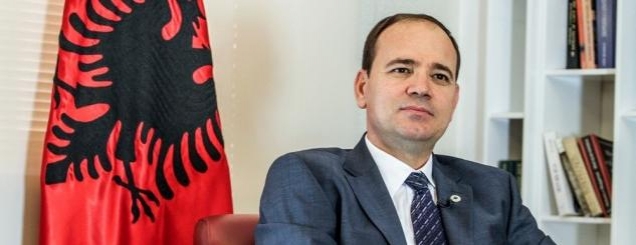 Nishani dekoron 'Shoqatën Çamëria'<br /> me  'Gjergj Kastrioti Skënderbeu&rdquo; 