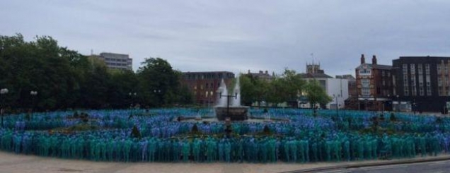 Britani, pozojnë nudo e lyhen me<br />blu, fushata për qytetin Hull City