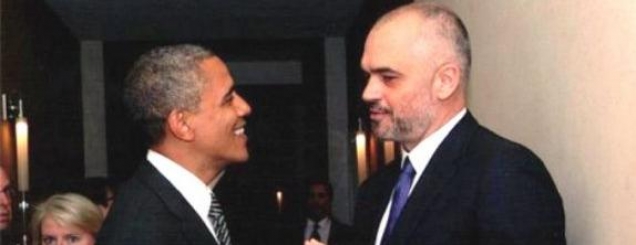 Prokuroria amerikane rr&euml;zon PD-n&euml;<br />p&euml;r foton e &ldquo;famshme&rdquo; Rama-Obama&nbsp;