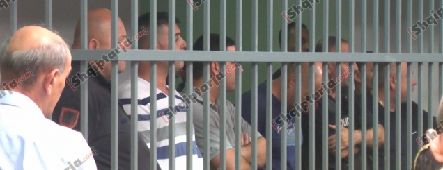 Një burgim përjetë në grupin<br />e tritolit Sinanaj 35 vite burg<br />Arkiv/Të gjitha lajmet për Sinanajn