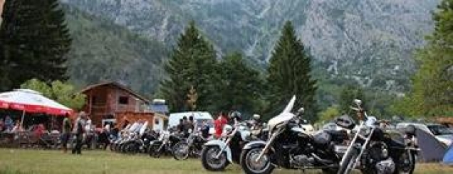 Aplinistë e motoçiklistë ‘pushtojnë’<br />Valbonën, Dushaj: Prioritet turizmi