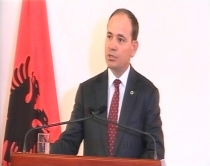 "Nishani shkel Kushtetut&euml;n, k&euml;rkon t&euml;<br />em&euml;roj&euml; KED pa iu n&euml;nshtruar Vetingut"