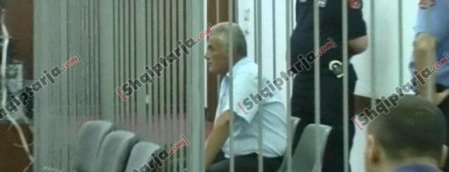 Vdekja e 17-vjeçarit në Sharrë<br />lihen në burg 3 nga të arrestuarit&ldquo;I riu po punonte për të blerë librat