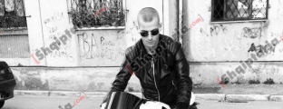 Tiranë, humbet kontrollin e<br />motorit, vdes miku i Stresit<br />FOTO Jeta luksoze e Jetnis Dollapi