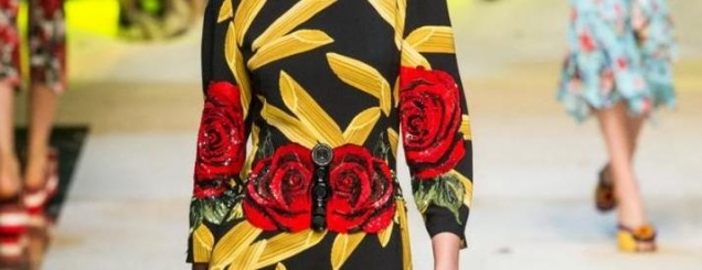 ​Ushqim, lule, në sfilatën ekzotike<br />Pranverë 2017 të ‘Dolce & Gabbana’