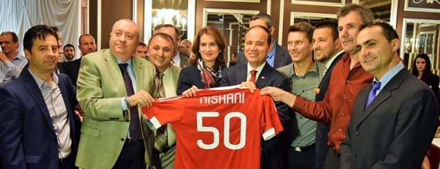 Shqiptarët e Ilinois nderojnë Nishanin<br /> për ngritjen e urave me Diasporën