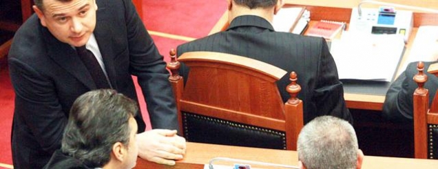 Fejesa e Blushit me Lulin n&euml;n sqetull&euml;n<br />e Saliut dhe ngjarja n&euml; landfillin e Sharr&euml;s