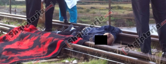 Shkodër, treni përplas për vdekje<br />74-vjeçarin, po transportonte dru