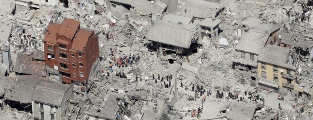 Tërmeti në Itali shemb ndërtesën<br />simbol të mbetur nga rrënimi i Amatrice