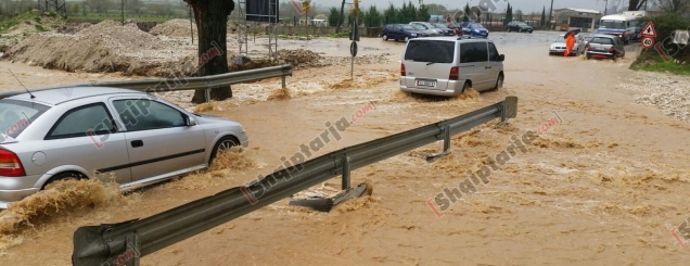 Përmbytje në Lezhë, Kurbin e<br />në Sarandë, 1800 ha nën ujë